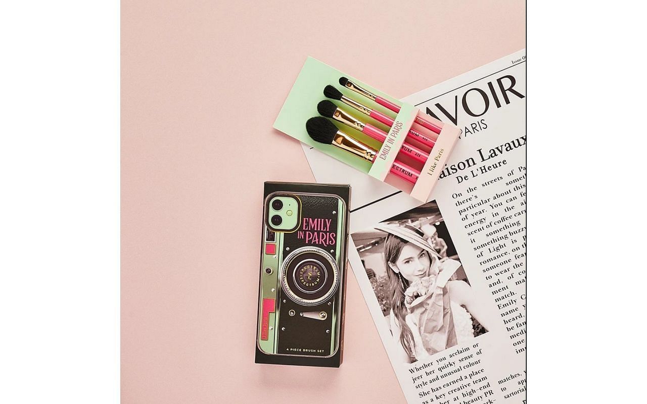 The "I like Paris" brush set (Image via Spectrum Collection)